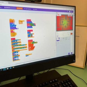 Computerbildschirm mit der Programmiersprache Scratch